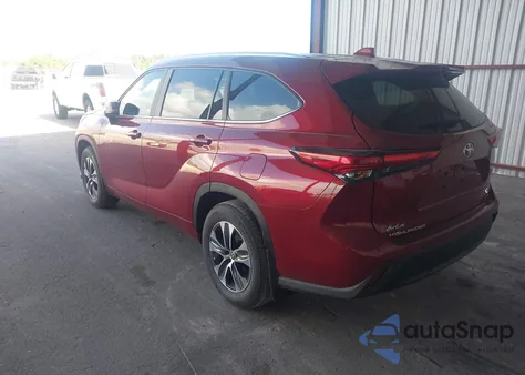 2023 Toyota Highlander Xle z USA, uszkodzony, nr VIN 5TDKDRAH4PS525415